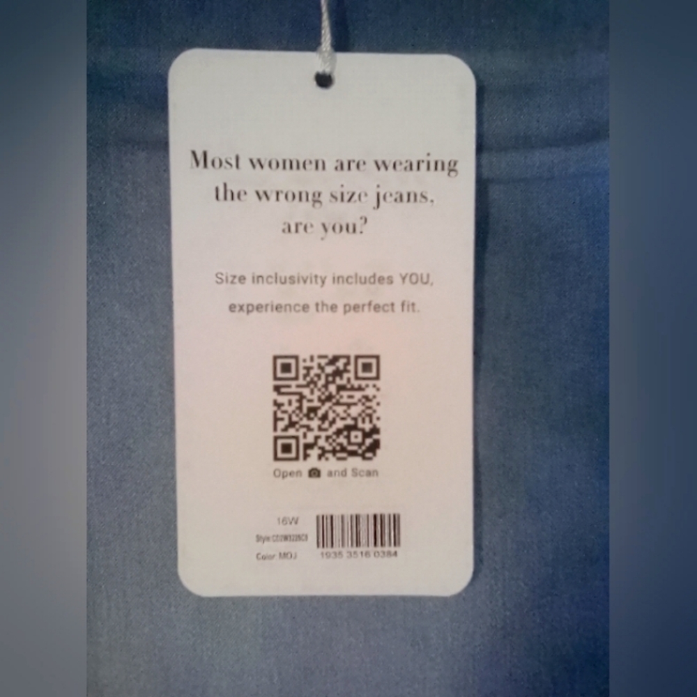 NWT 1822 Denim blue jean Capri's, size 16W, light wash - Picture 3 of 7
